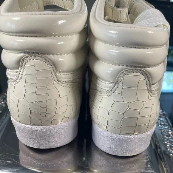 Reebok - Freestyle Sneakers as seen on Gigi Hadid - Picture 7 of 11